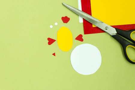 Step-by-step instructions for creating an Easter decor. Step 2. Details for making a chicken. Items...