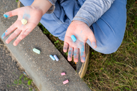 dirty hands of the child, children's drawing chalk on the asphaltの写真素材