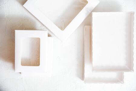 set of white opened and closed paperboard boxes On a white background. Mockup ready for your design.の写真素材