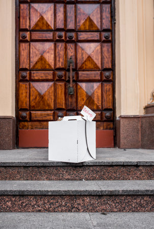 Contactless food delivery service concept. Paper bag with groceries ordered online deliveredの写真素材