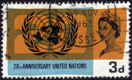 United Kingdom-CIRCA 1965: stamp printed in the United Kingdom, shows images of Queen Elizabeth II and the symbol of united nations, dedicated to 20th anniversary united nations, series, circa 1965のeditorial素材