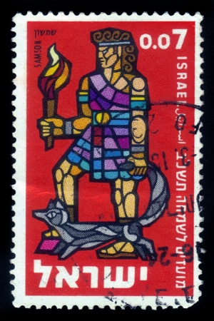 ISRAEL - CIRCA 1961: A stamp printed in Israel, shows symbolic drawing of national heroes of Israel - Samson,circa 1961のeditorial素材