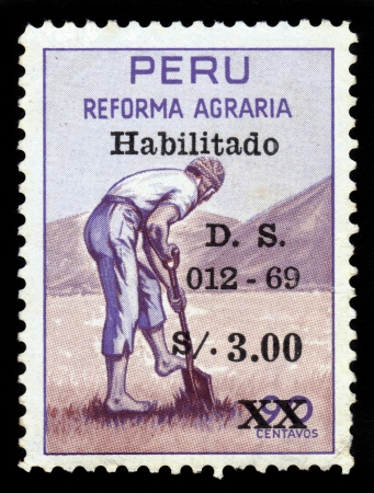 PERU - CIRCA 1969  A stamp printed in Peru , shows a farmer digging up the field with a shovel, dedicated to agrarian reform, circa 1969のeditorial素材