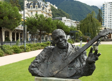 MONTREUX, SWITZERLAND - August 31  Bronze Statue of bluesman B B  King, stands in gardens of the Montreux Palace in Montreux, Switzerland on August 31, 2012のeditorial素材