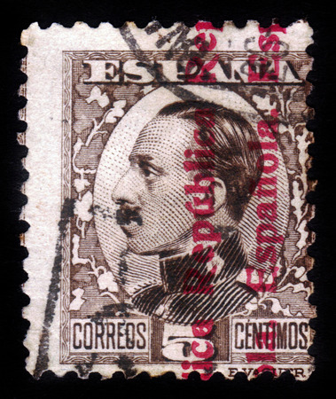 SPAIN - CIRCA 1931: A stamp printed by Spain shows portrait of Alfonso XIII, King of Spain, overprinted vertically \\\\\\\\\\\\\\\"Republica Espanola\\\\\\\\\\\\\\\" in red, circa 1931のeditorial素材