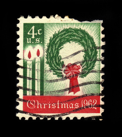 USA - CIRCA 1962: A stamp printed in USA shows wreath and candles, christmas, circa 1962のeditorial素材