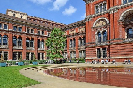 LONDON, ENGLAND - May 24,2017: courtyard at the Victoria and Albert Museum, London, UKのeditorial素材