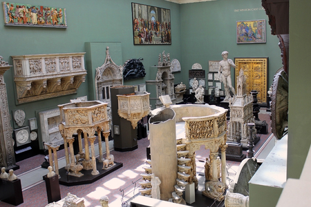 LONDON, ENGLAND - May 24,2017: one of the halls of religious sculpture in the Victoria and Albert Museum, London, UKのeditorial素材