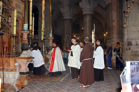 JERUSALEM, ISRAEL - June 15, 2017: franciscans priests during the procession at the entrance to the aedicula of the Holy Sepulchre, old city of Jerusalem, Israelのeditorial素材