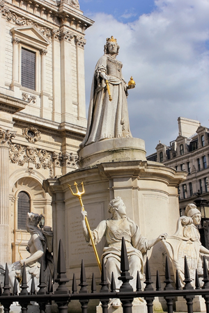 LONDON, ENGLAND - May 24,2017: the statue of Queen Anne, Queen of Great Britain by sculptor Richard Claude Belt  installed outside St Paul Cathedral in London, UKのeditorial素材
