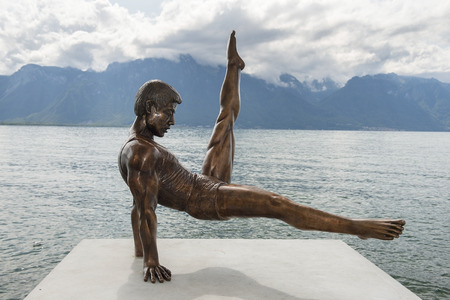 MONTREUX, SWITZERLAND - September 06: modern statue of china's gymnastic Li Ning  on the shores of Lake Geneva in Montreux, Switzerland on September 06, 2017のeditorial素材