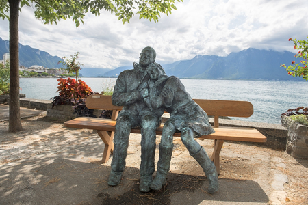 MONTREUX, SWITZERLAND - September 06: love couple - modern sculpture on the shores of Lake Geneva in Montreux, Switzerland on September 06, 2017のeditorial素材