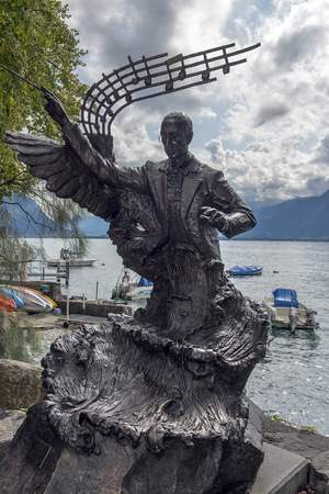 MONTREUX, SWITZERLAND - September 06: love couple - Igor Stravinski statue on the shores of Lake Geneva in Montreux, Switzerland on September 06, 2017のeditorial素材