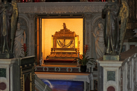 ROME, ITALY - DECEMBER 31, 2016: the reliquary contains the chains of Saint Peter in San Pietro in Vincoli (Saint Peter in Chains), roman catholic titular church and minor basilica in Romeのeditorial素材