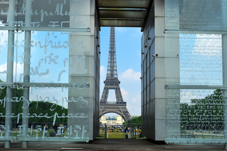 PARIS, FRANCE -24 may 2018 Wall Of Peace monument at the Champ de Mars and the Eiffel Tower in the background, Paris, Franceのeditorial素材