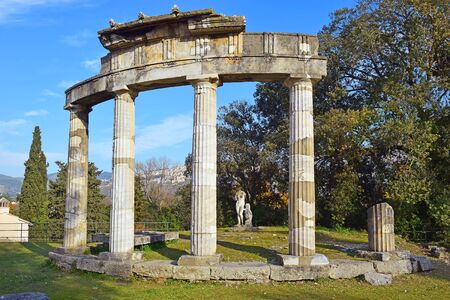 round temple (temple of Venus) in Villa Adriana (Hadrians Villa) in Tivoli, Italyの写真素材