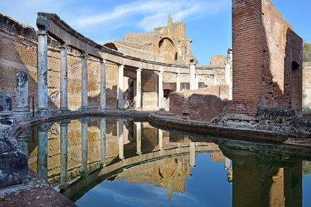 Teatro Marittimo or maritime Theatre at Villa Adriana (Hadrians Villa) in Tivoli, Italyの写真素材