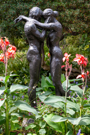 Principality of Monaco - september 11, 2022: sculpture "Invitation" by the dutch artist and sculptor, Kees Verkade, stands in the Jardin Saint-Martin on Le Rocher, Monte Carlo, Freのeditorial素材