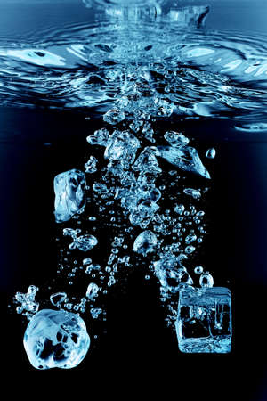 Close up view of the ice cubes in waterの写真素材