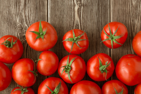 Close-up of fresh, ripe tomatoes on wood backgroundの写真素材