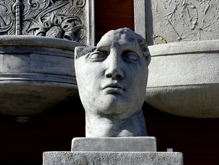  Broken Bustの写真素材