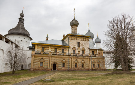 ROSTOV VELIKIY, RUSSIA - APRIL 26, 2017: The architecture of the Rostov Kremlinのeditorial素材