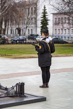 YAROSLAVL, RUSSIA - APRIL 27, 2017: A young teenager in military uniforms in the guard near the monument to the dead soldiersのeditorial素材