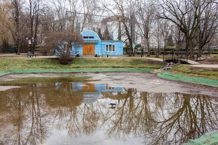 MOSCOW, RUSSIA - DECEMBER 18, 2017: A frozen pond in the Catherine Parkのeditorial素材