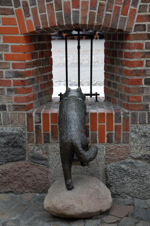 Kaliningrad, Russia - February 23, 2019: Bronze sculpture of a Koenigsberg cat. Friedrichsburg Gate. The author - Lyudmila Bogatovaのeditorial素材