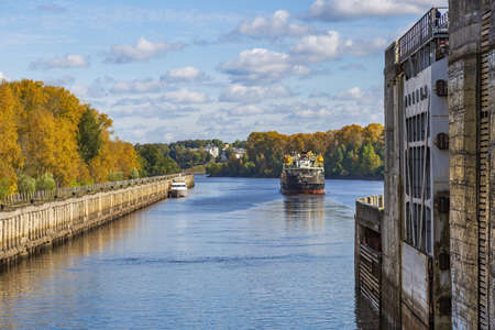 Uglich, Russia - September 11, 2021: Gateway on the Volga river for adjusting the water level in the riverbed on a sunny autumn day. Built in 1941のeditorial素材
