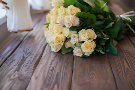  rose bouquet lying on a wooden tableの写真素材