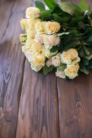  rose bouquet lying on a wooden tableの写真素材