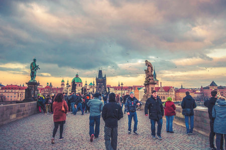 PRAGUE, March 18 :  Charles Bridge in Prague, full of people  18, 2016 in Prague - Czech Republicのeditorial素材