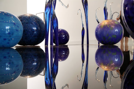 TEL AVIV - JULY 18: Chihuly exhibit Art glass at "Litvak" gallery on june 18, 2011 in Tel Aviv のeditorial素材