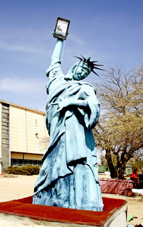 SDE BOKER, ISRAEL - MARCH 19, 2011: parody on the American Statue of Libertyのeditorial素材