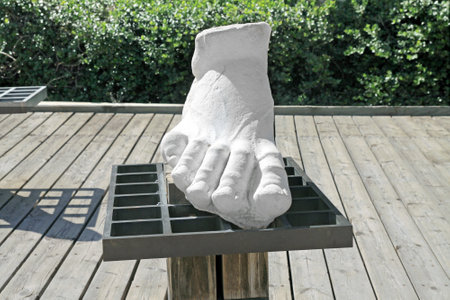 CAESAREA, ISRAEL - FEBRUAR 28, 2016: Foot. Fragment of a marble statue in the National Archaeological Park Caesareaのeditorial素材