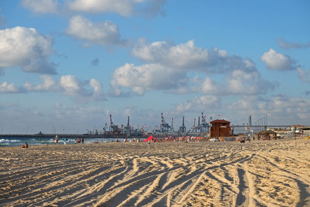 ASHDOD, ISRAEL -  AUGUST 18, 2018: Beach and port in Ashdod on the Mediterranean Seaのeditorial素材