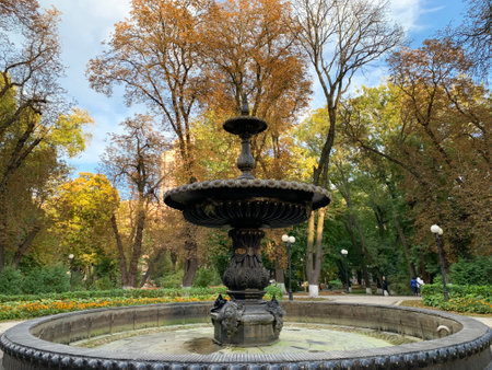 KIEV, UKRAINE - OCTOBER 01, 2019: Theremin fountain in the park in Kiev in autumnのeditorial素材