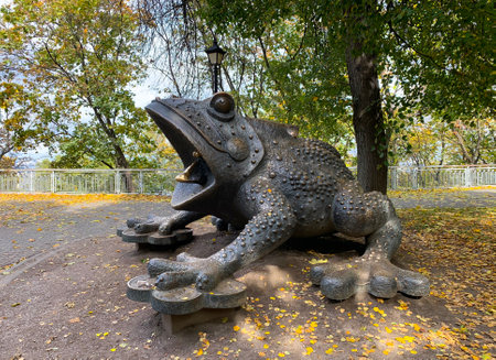 KIEV, UKRAINE - OCTOBER 06, 2019: Monument to the frog in a city park in Kievのeditorial素材