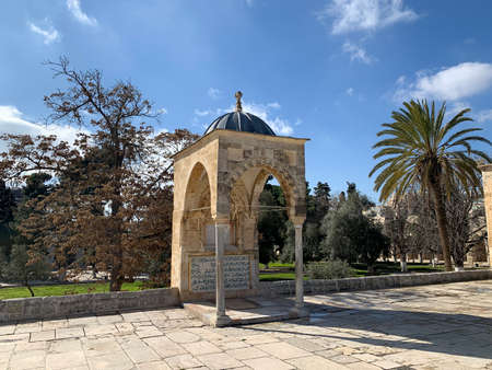 JERUSALEM, ISRAEL - FEBRUARY 11, 2020: Temple Mount in Jerusalem. Rotunda, which contains a surah from the Koranの写真素材