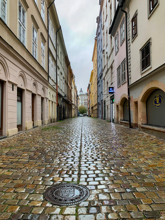 PRAGUE, CZECH REPUBLIC - OCTOBER 14, 2021: Narrow street in the historical part of Prague after rainのeditorial素材