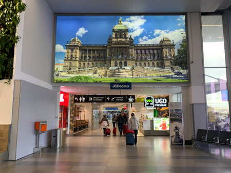 PRAGUE, CZECH REPUBLIC - OCTOBER 20, 2021: Passengers in the interior of the Vaclav Havel Airport Pragueのeditorial素材