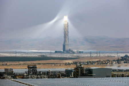 NEGEV, ISRAEL - FEBRUARY 18, 2022: The storage tower of the Ashalim solar geothermal power plant in the Negev desertのeditorial素材