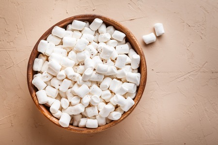 White marshmallows in a wooden bowl. Top viewの写真素材
