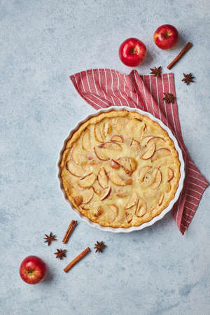 Homemade apple pie with sour cream filling on light background, top view.の写真素材