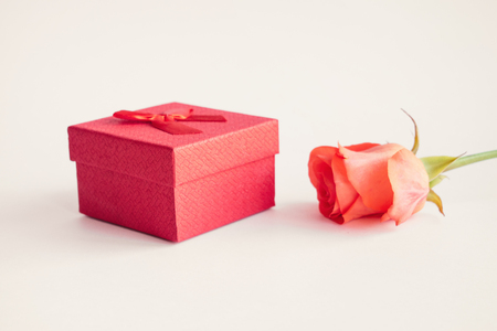 Fresh red roses and red bow gift box on white background. Valentines Day, love, romance mock up, backgroundの写真素材