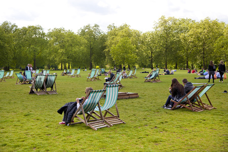 LONDON, UK - MAY 14, 2014  - Brits chilling up in Green park near the Buckingham palaceのeditorial素材
