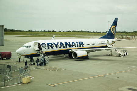 LONDON, STANSTED AIRPORT, UK - MAY 26, 2014  Stansted airport, Ryanair aircraft  getting ready to departのeditorial素材