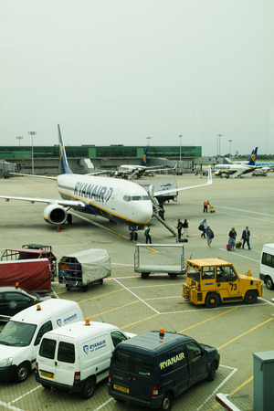 LONDON, STANSTED AIRPORT, UK - MAY 26, 2014  Stansted airport, Ryanair aircraft  getting ready to departのeditorial素材