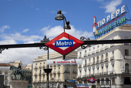 MADRID, SPAIN - MAY 28, 2014  Madrid tube station, train arriving on a platformのeditorial素材